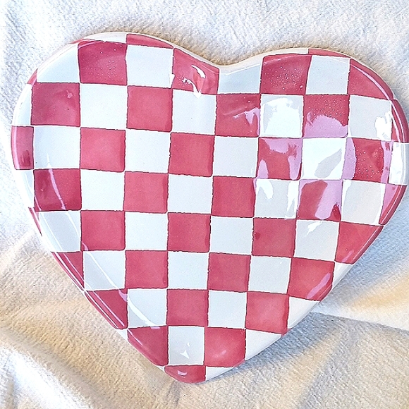 Mesa International Other - Mesa International handcrafted in Hungary heart shape pink & white check plate